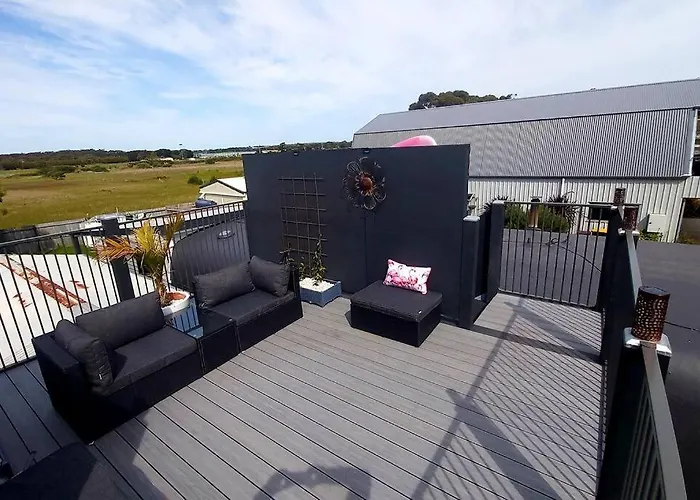 Chill At Our Igloo Cottage - 100M Stroll To Beach