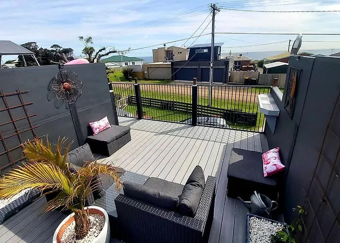 Chill At Our Igloo Cottage - 100M Stroll To Beach